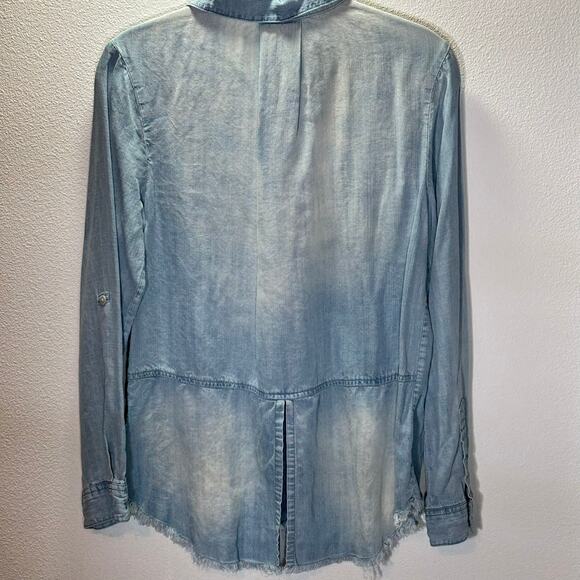 Harper Chambray Button Down Shirt S Light Denim Blue Frayed Hem Soft Tencel - Picture 5 of 7